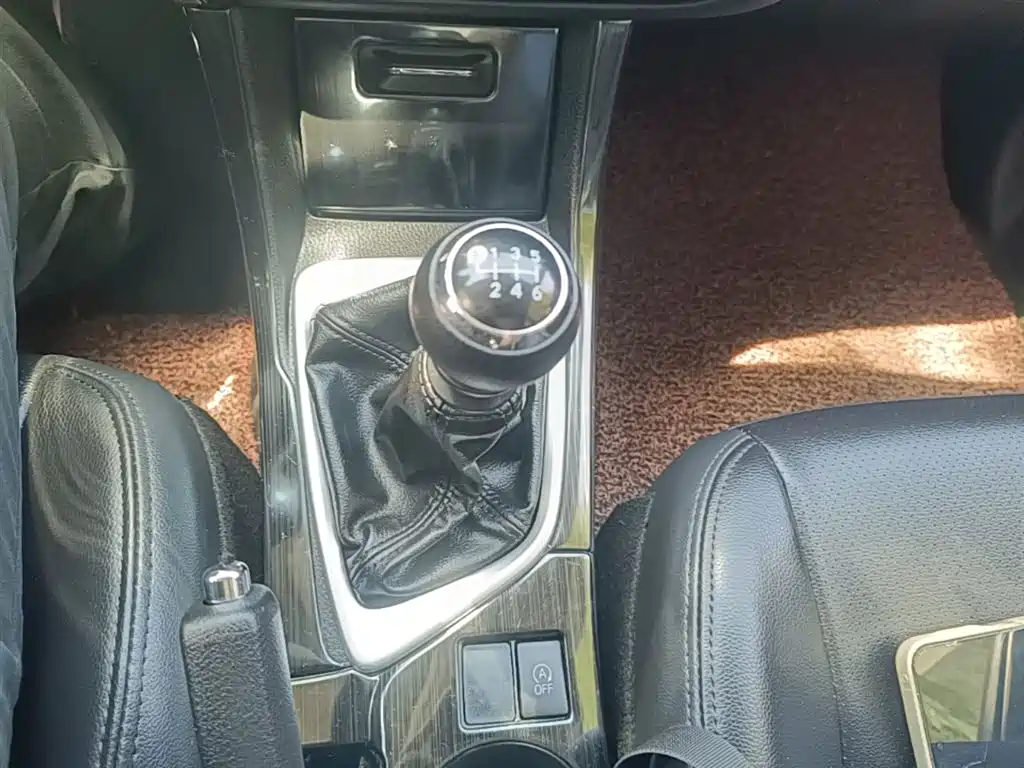 Toyota Corolla 2017 Facelift 1.2T Manual GL фото 14