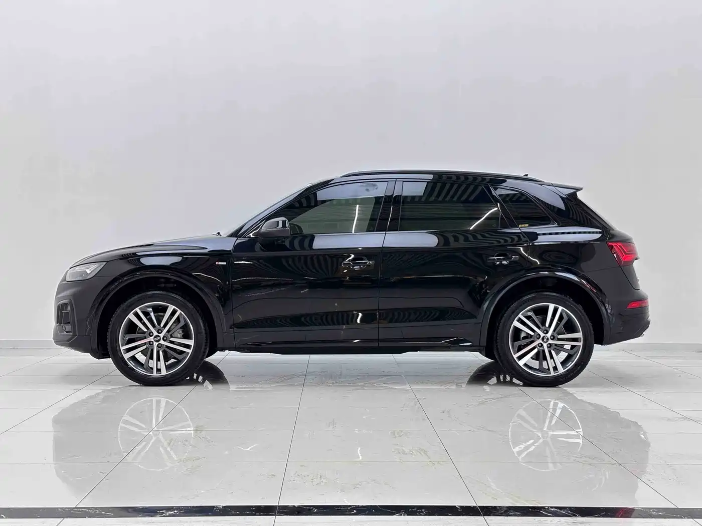 Audi Q5L 2023 40T Luxury Dynamic фото 8