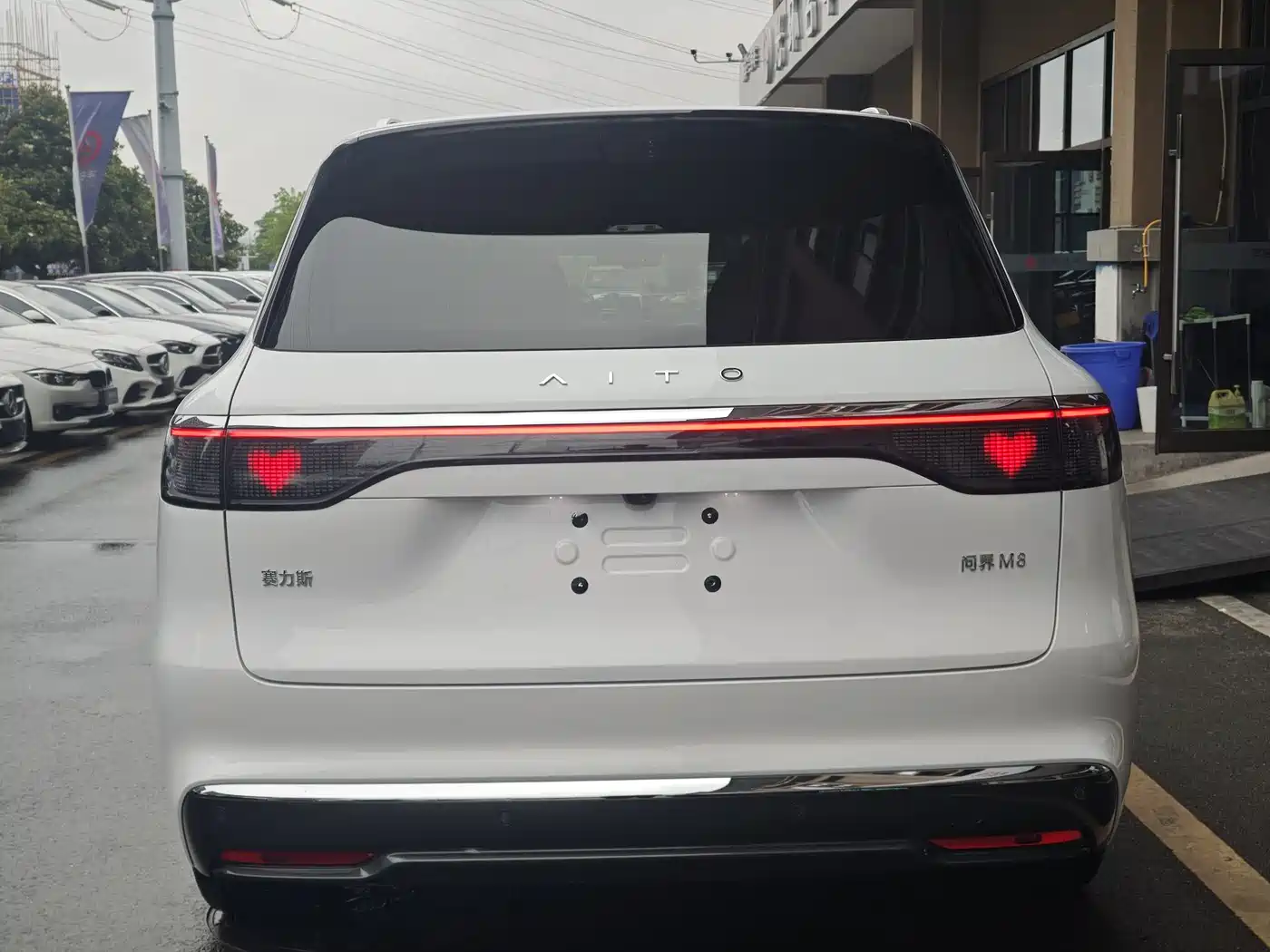 AITO Wenjie AITO M8 2025 Extended Range Ultra 53.4kWh 6-Seater фото 7