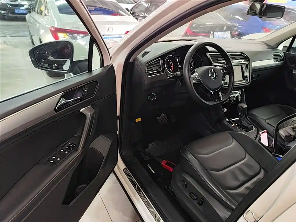Volkswagen Tiguan L 2018 330TSI Automatic 2WD Comfort Edition фото 16