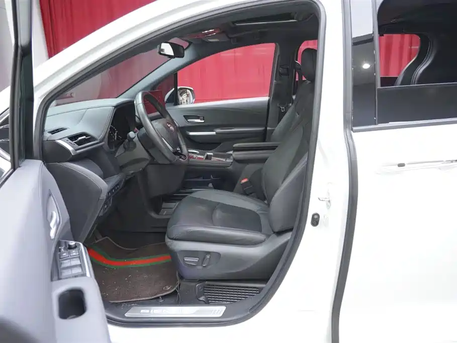 Toyota Sienna 2021 2.5L Hybrid Premium Edition фото 17