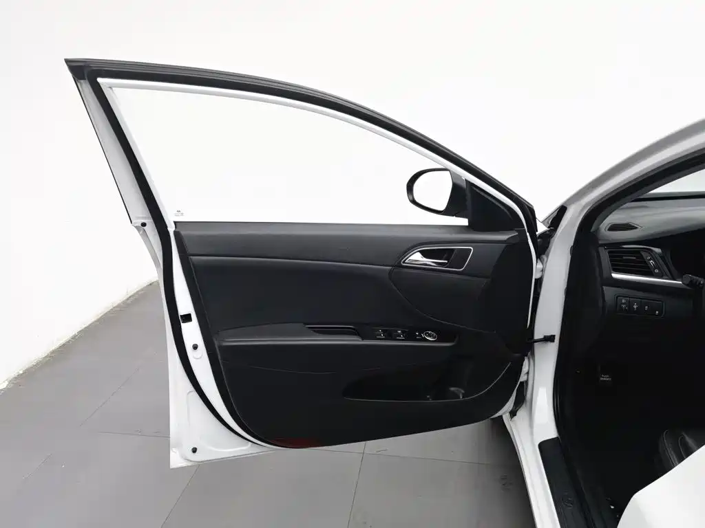 صورة 8 - Hyundai Mistra