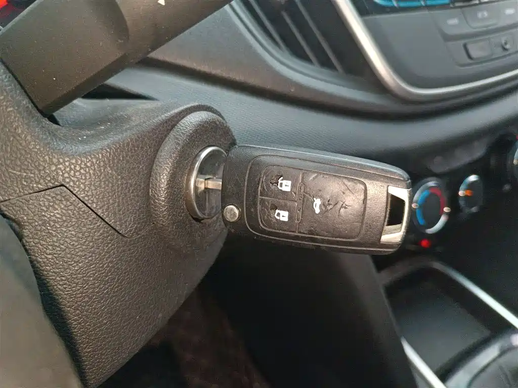 Chevrolet Cavalier 2016 1.5L Manual Enjoyment Edition фото 17