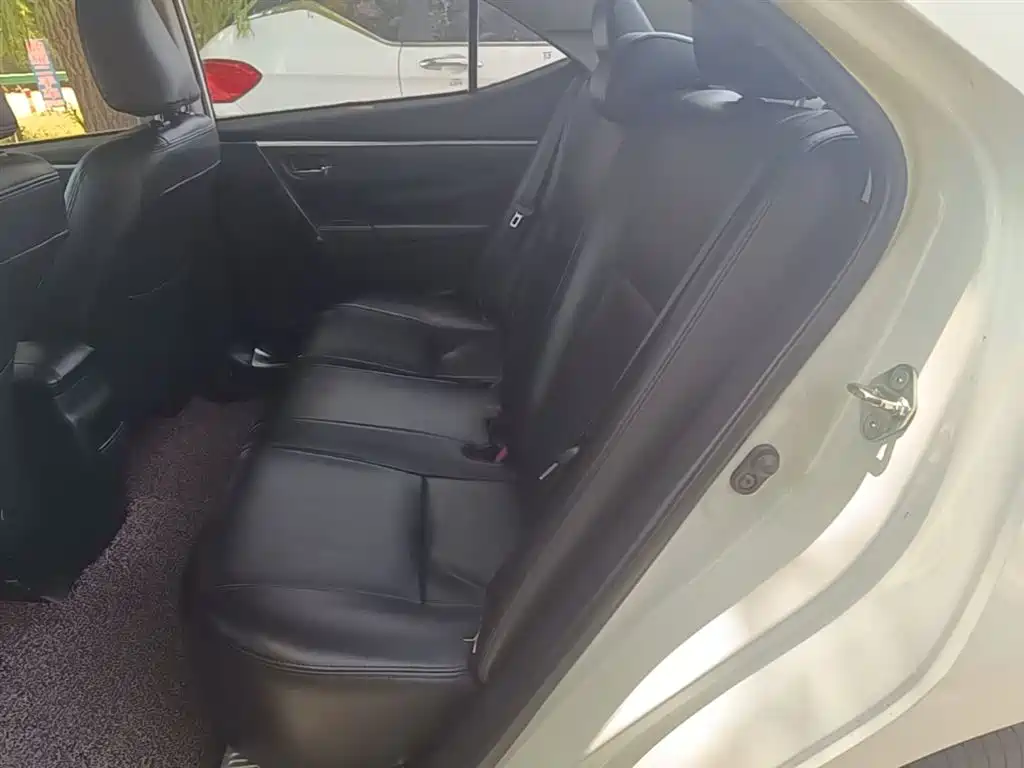 Toyota Corolla 2017 Facelift 1.2T Manual GL фото 17