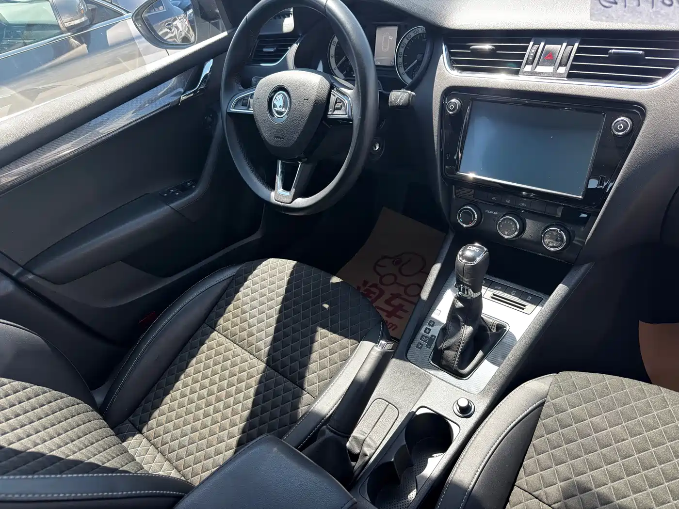 Škoda Octavia 2018 Model Wagon TSI280 DSG Luxury Edition фото 6