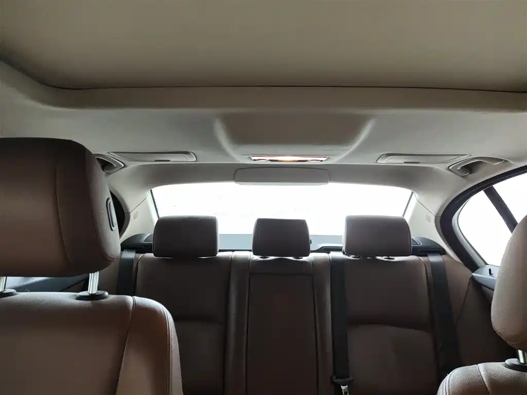 BMW 5 Series 2014 525Li Leading фото 14