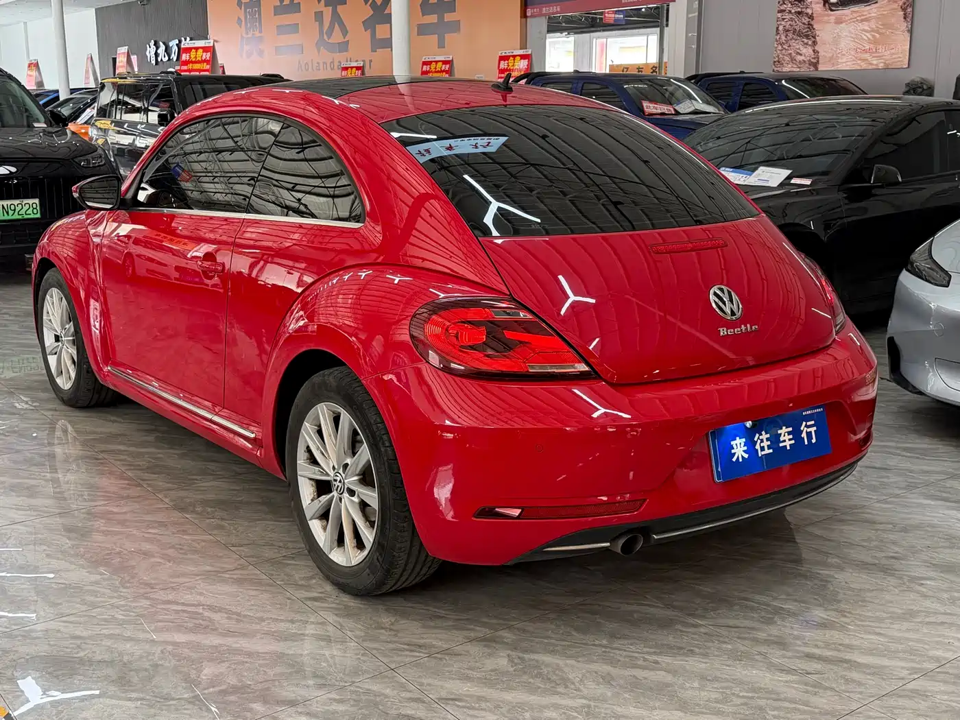 Volkswagen Beetle 2018 180TSI Trend Joy Edition фото 4