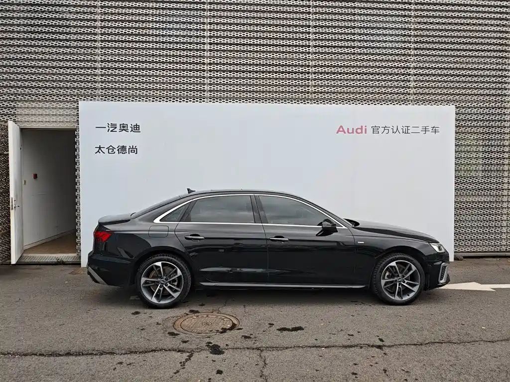 Audi A4L 2022 40 TFSI Fashion Dynamic фото 4