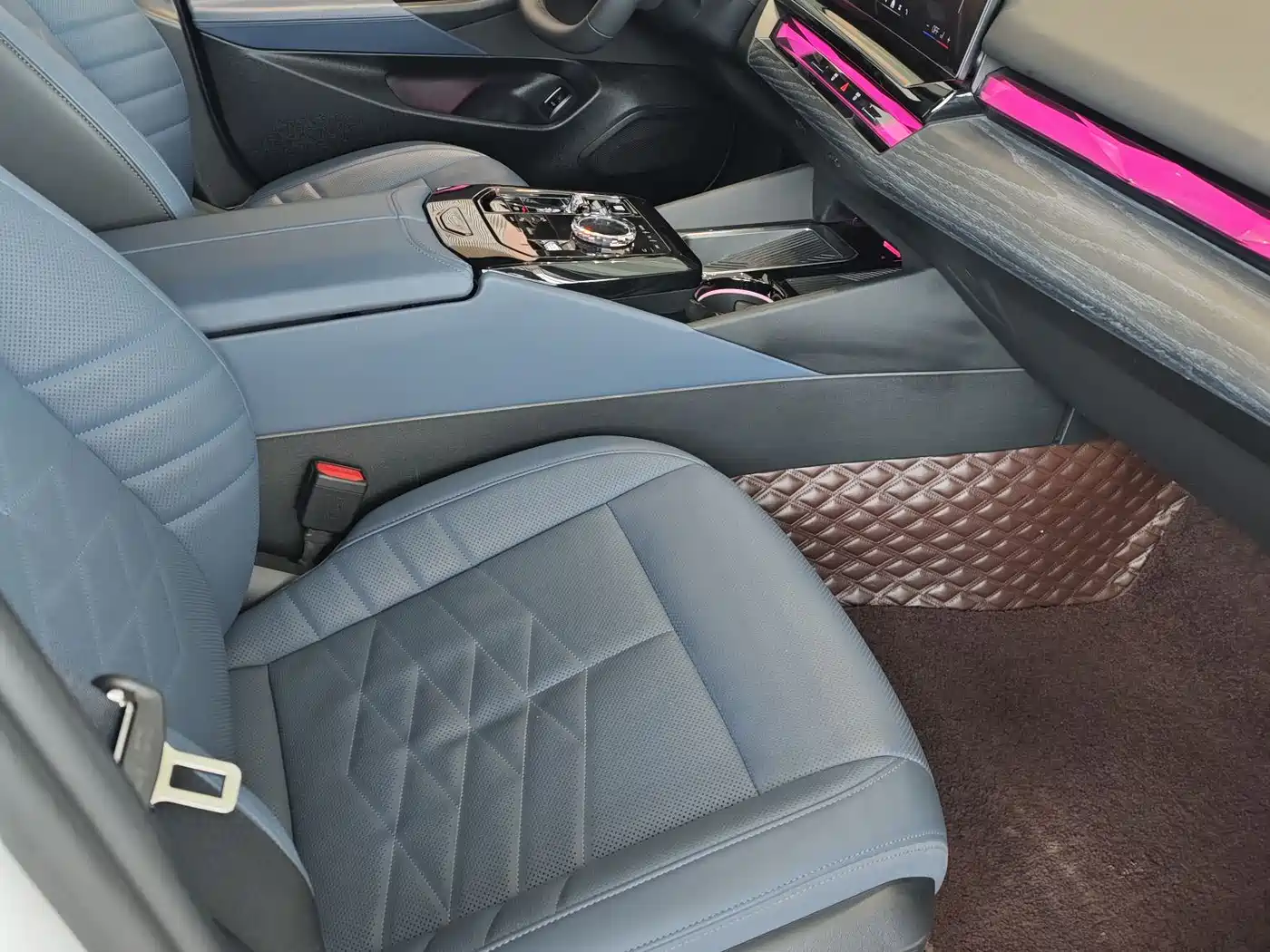 BMW 5 Series 2024 530Li Premium Luxury Package фото 6