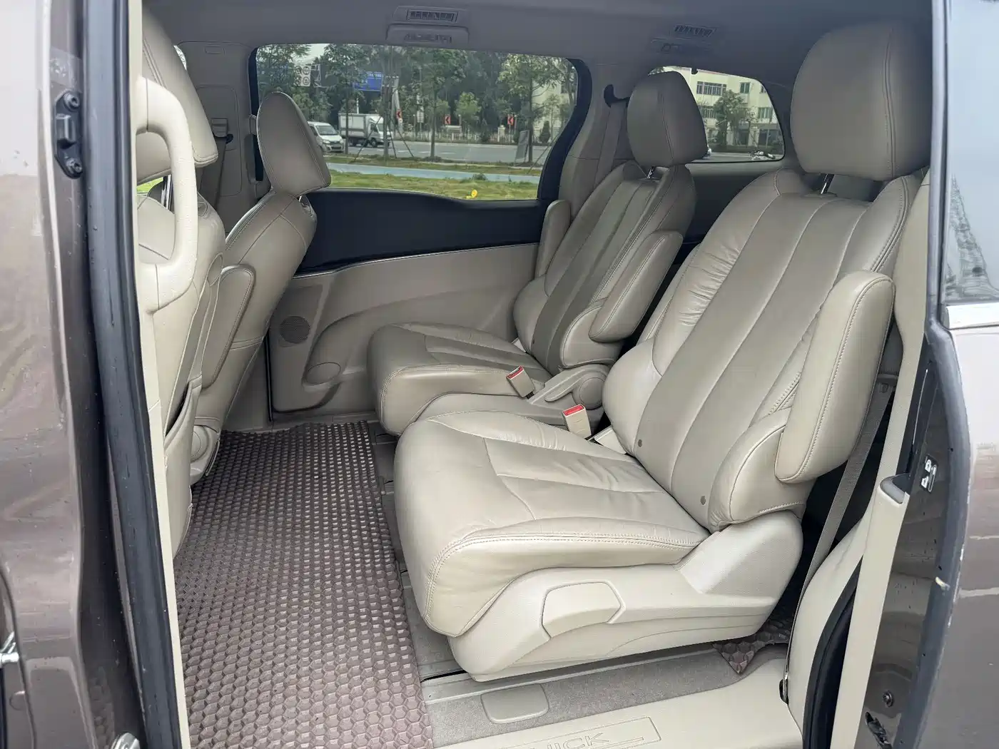 Buick GL8 2015 2.4L Luxury Business Exclusive Edition фото 19