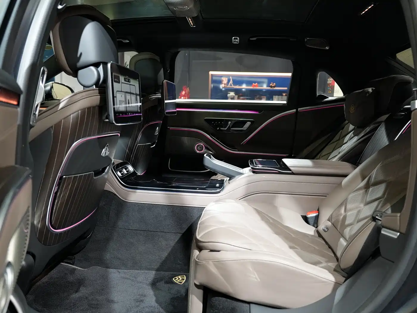 Mercedes-Benz Maybach S-Class 2022 S 680 4MATIC Craftsmanship Limited Launch Edition фото 19
