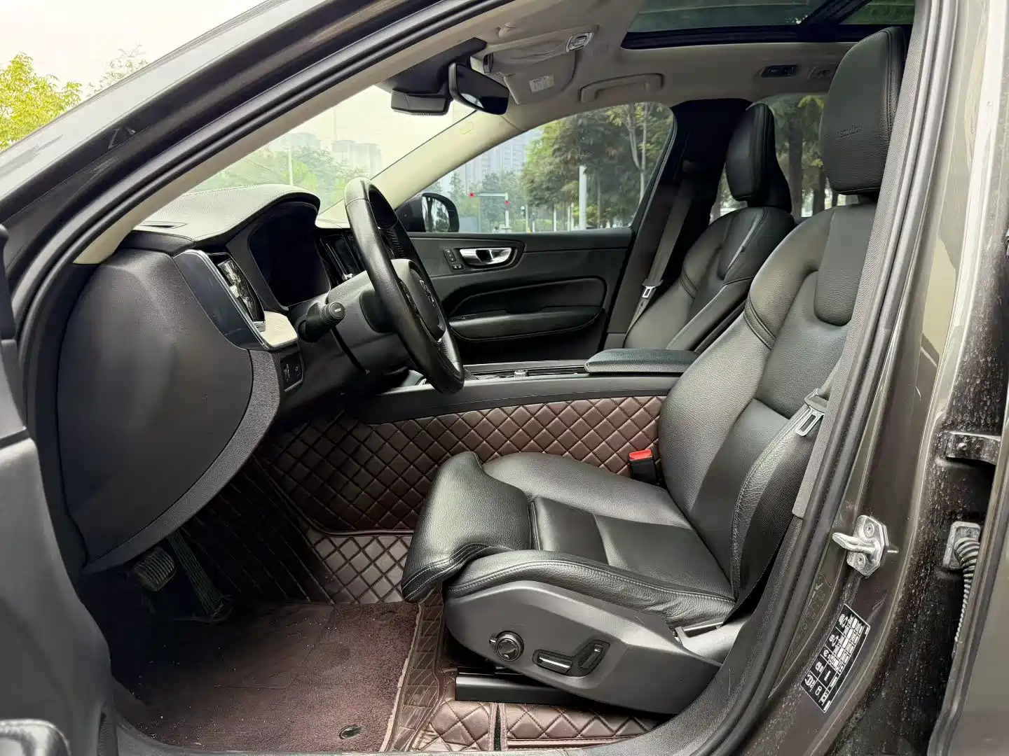 Фото 4 - Volvo XC60