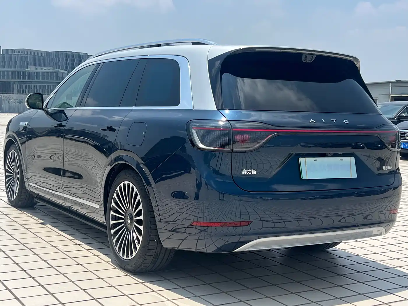 AITO Wenjie AITO M9 2025 Extended Range Ultra 52kWh 6-Seater фото 4