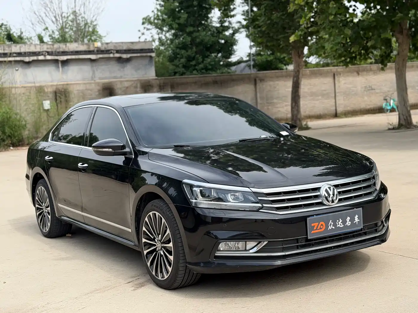 Volkswagen Passat 2017 330TSI DSG Luxury фото 3