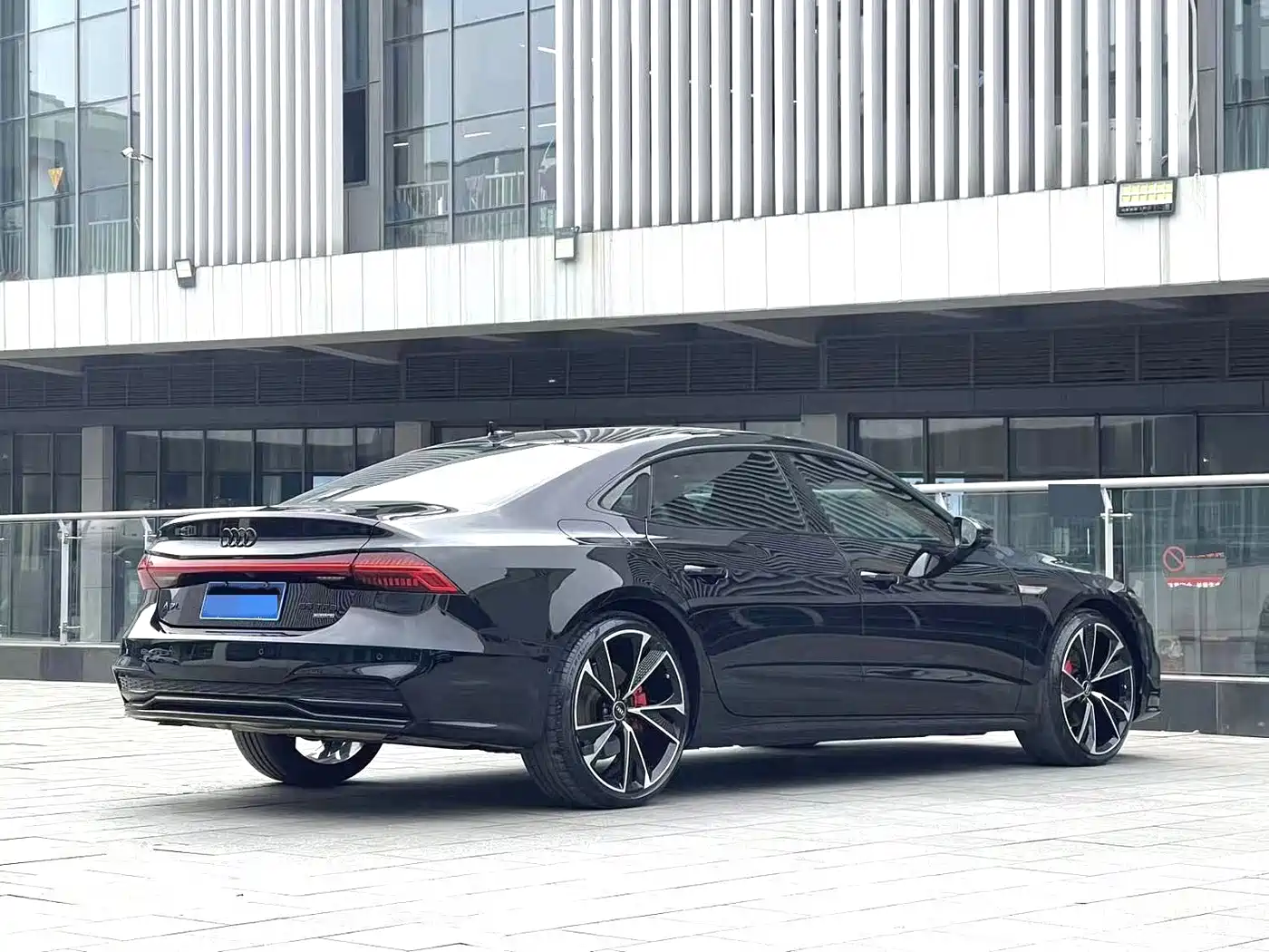 Audi A7L 2022 45 TFSI quattro S-line Black Warrior Edition фото 7