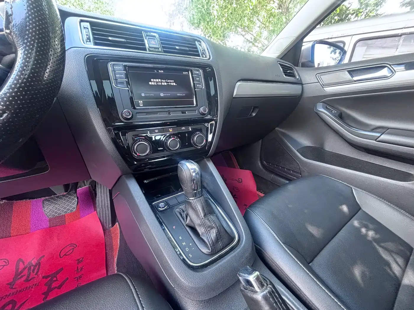 Volkswagen Sagitar 2018 1.6L Automatic Comfort фото 10