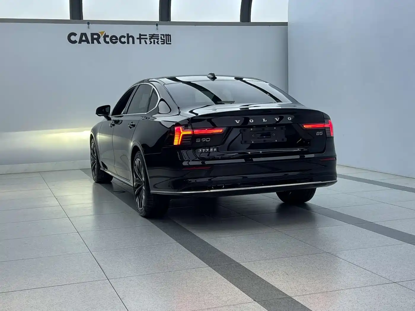 VOLVO S90