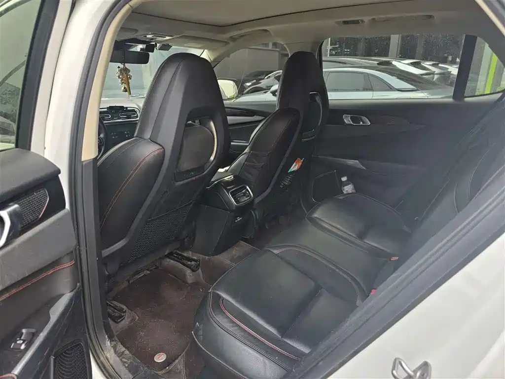 Lynk & Co 01 2017 2.0T AWD Pro фото 5