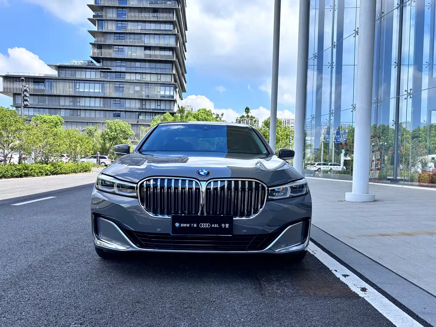 Фото 2 - BMW 7 Series