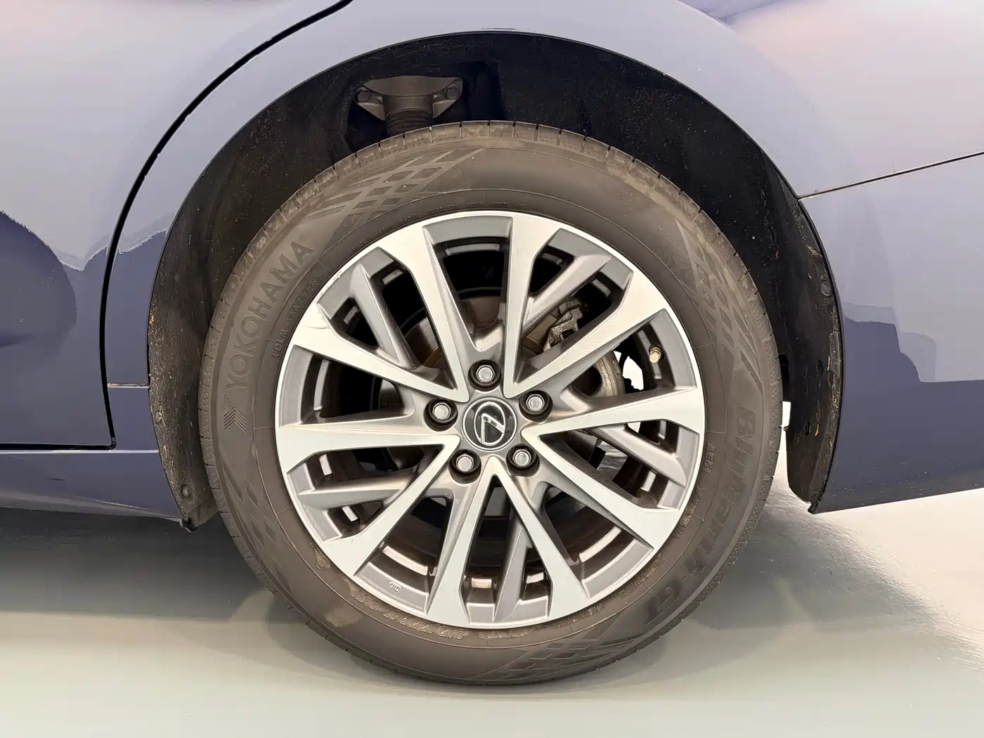 Lexus ES 2022 200 Excellence Edition фото 17