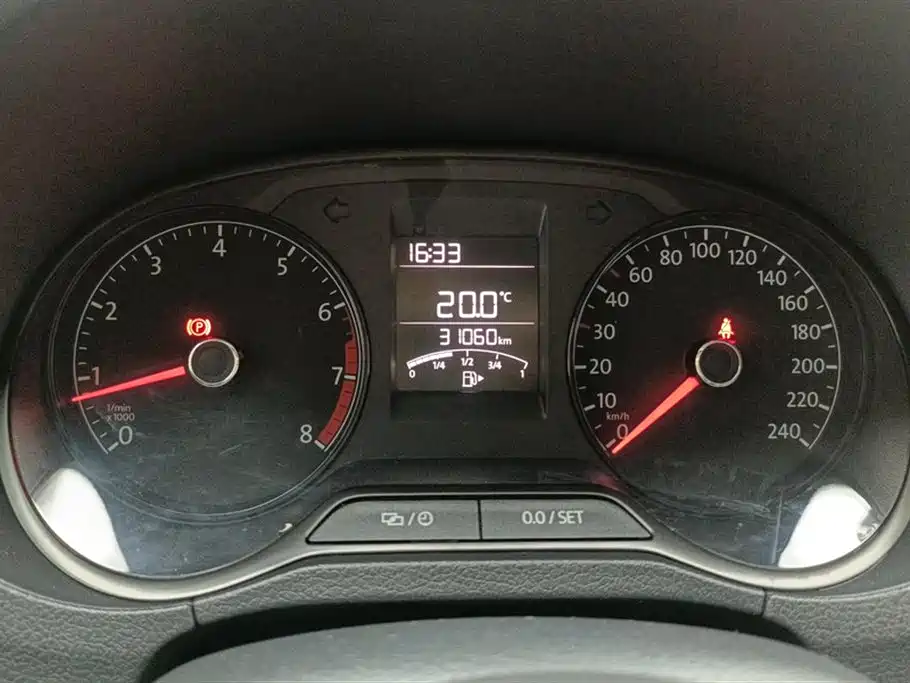 Volkswagen Polo 2018 1.5L Manual Safe Drive фото 14