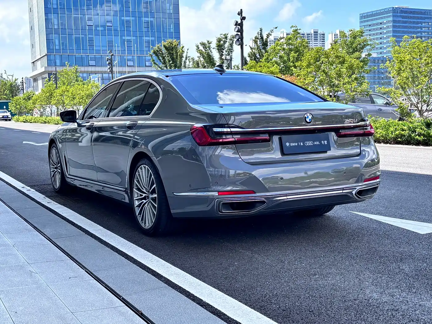 Фото 9 - BMW 7 Series