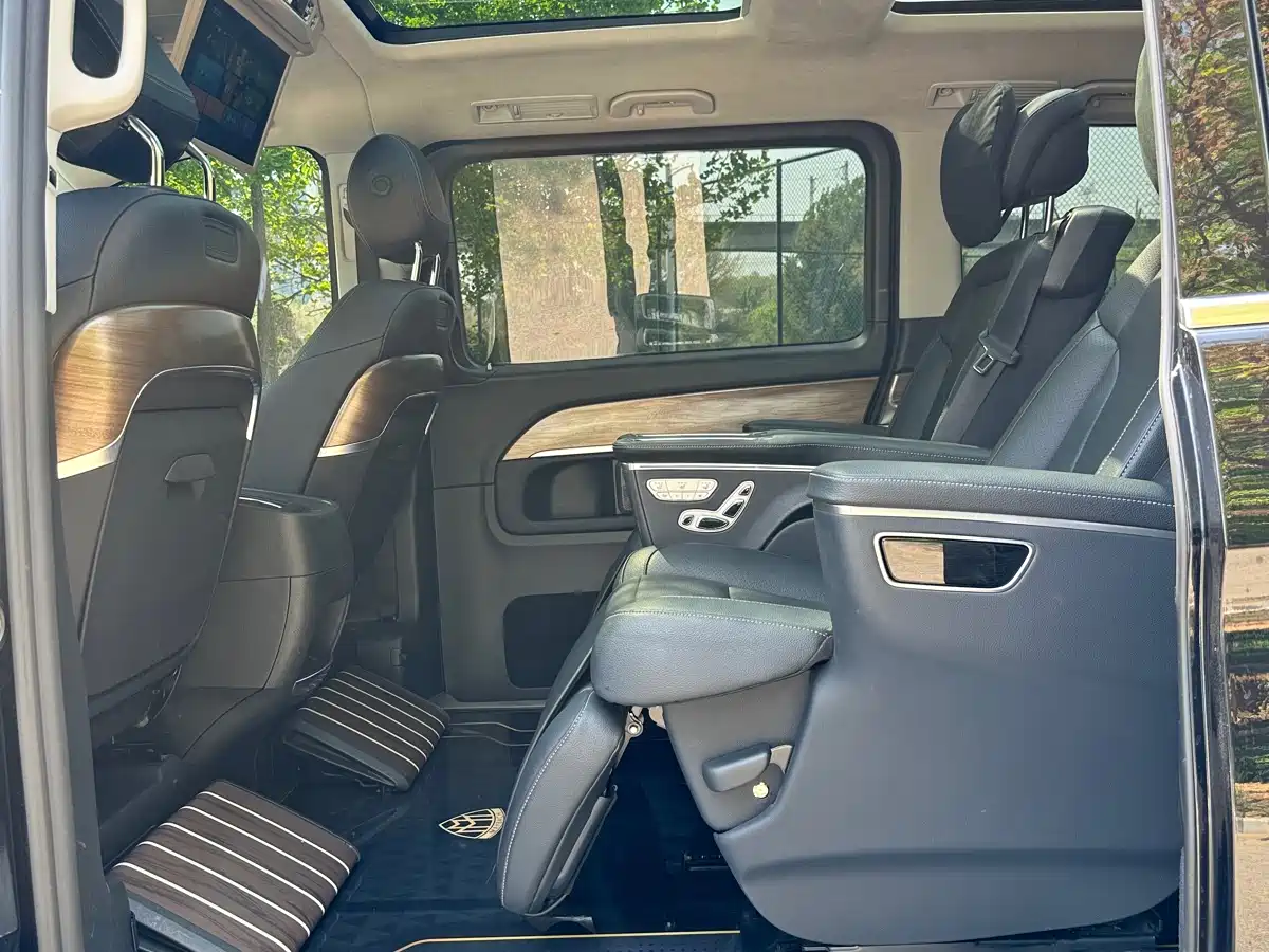 Mercedes-Benz V-Class 2022 V 260 L Long Wheelbase Luxury Edition фото 26