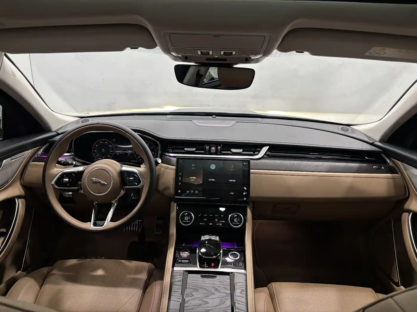 Jaguar XFL 2024 2.0T P250 2WD Premium Luxury фото 15