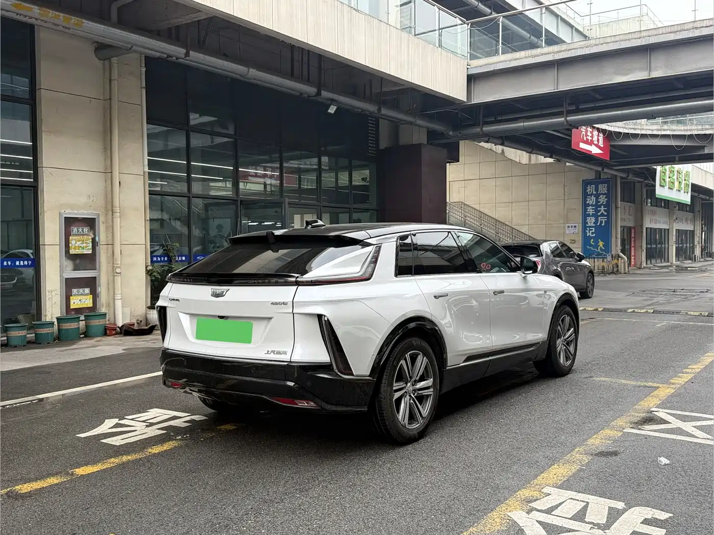 Cadillac IQ Rui Ge 2022 RWD Long Range Luxury Edition фото 9