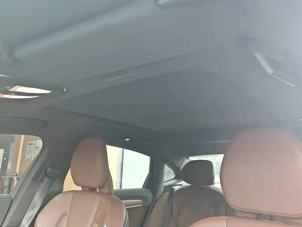 Фото 10 - Volvo S90