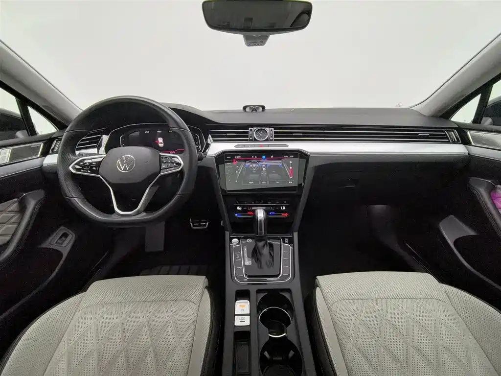 Volkswagen Magotan 2023 Model 2 Million Commemorative Edition 330TSI DSG Luxury фото 5