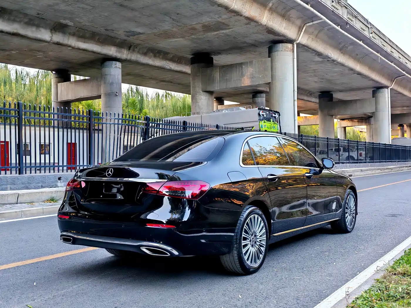 Mercedes-Benz E-Class 2021 E 300 L Fashion фото 18