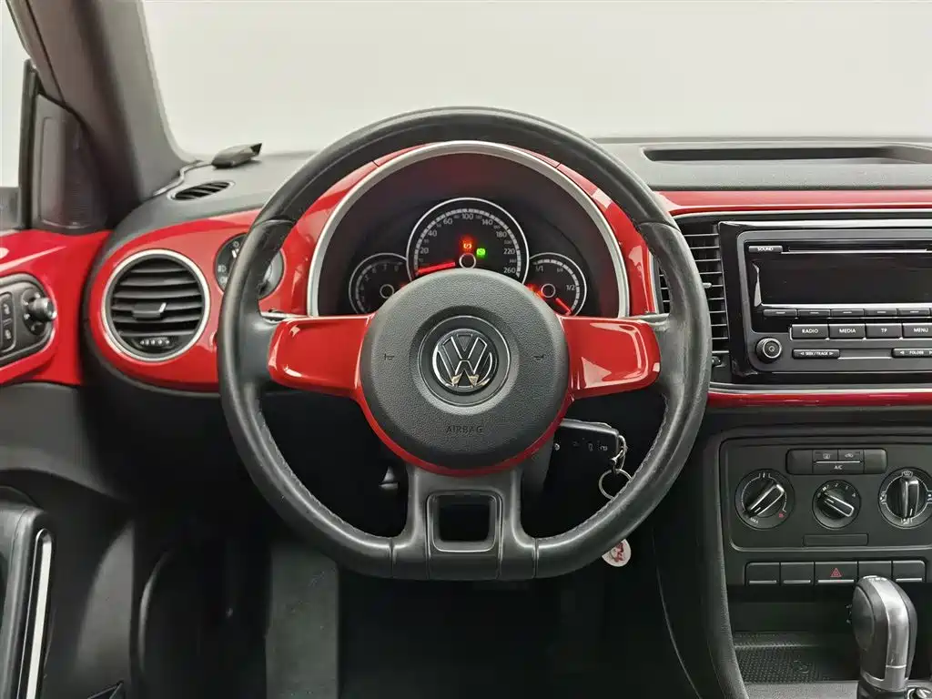 Volkswagen Beetle 2015 180TSI фото 11