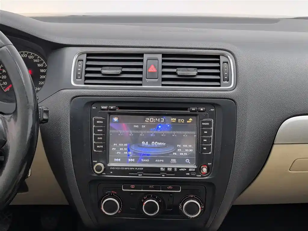 Volkswagen Sagitar 2014 1.6L Manual Comfort фото 12