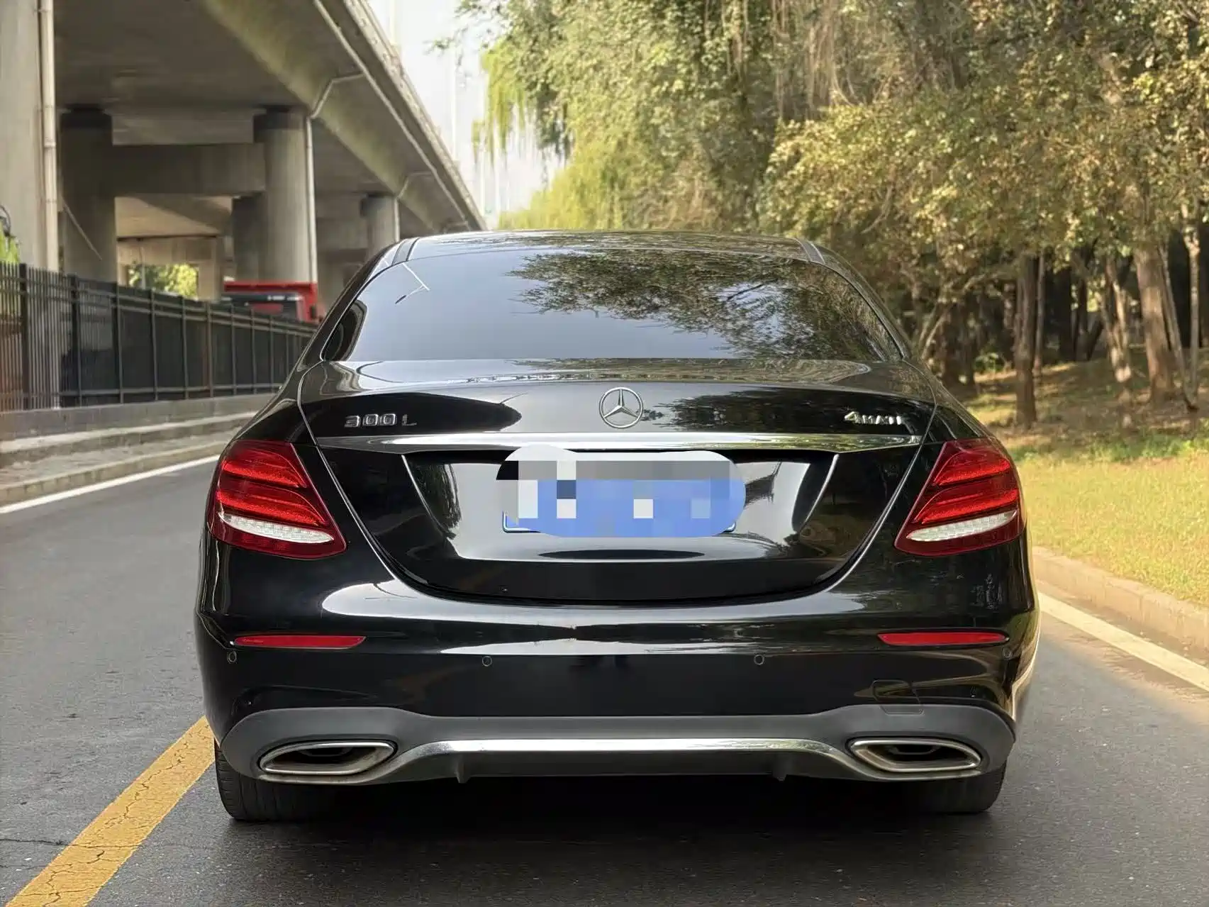Photo 9 - Mercedes-Benz E-Class