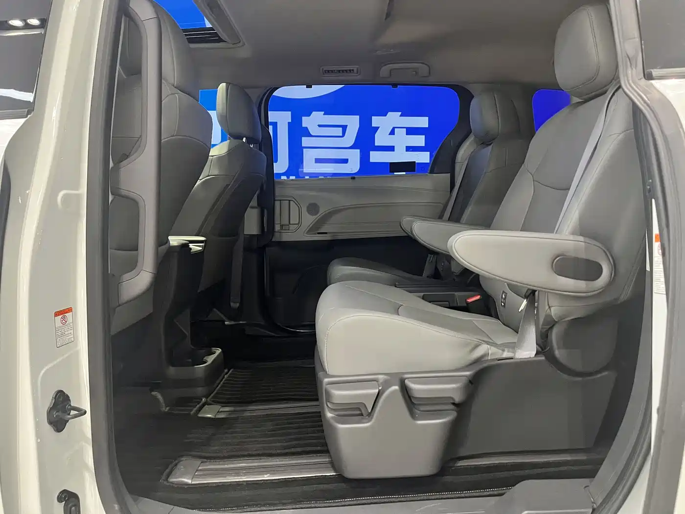 Toyota Granvia 2024 2.5L Hybrid Comfort фото 6