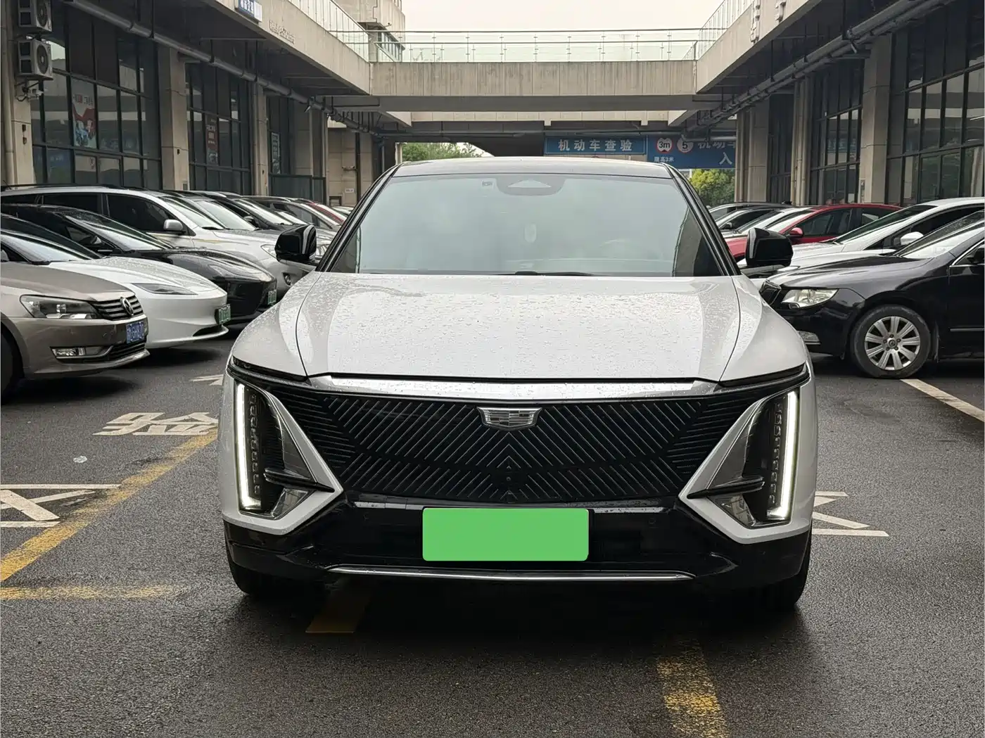 Cadillac IQ Rui Ge 2022 RWD Long Range Luxury Edition фото 2