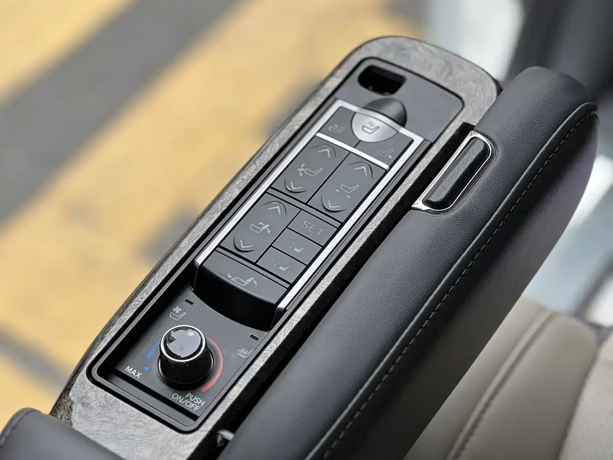 Toyota Sienna 2023 2.5L Hybrid Comfort Edition фото 7