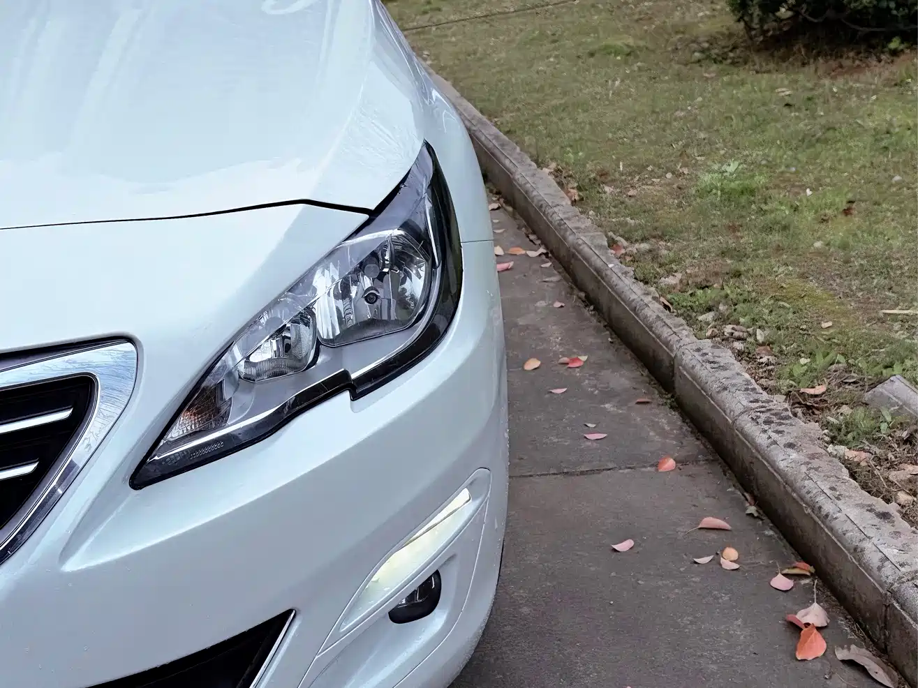 Peugeot 408 2014 1.8L Automatic Luxury Edition фото 8