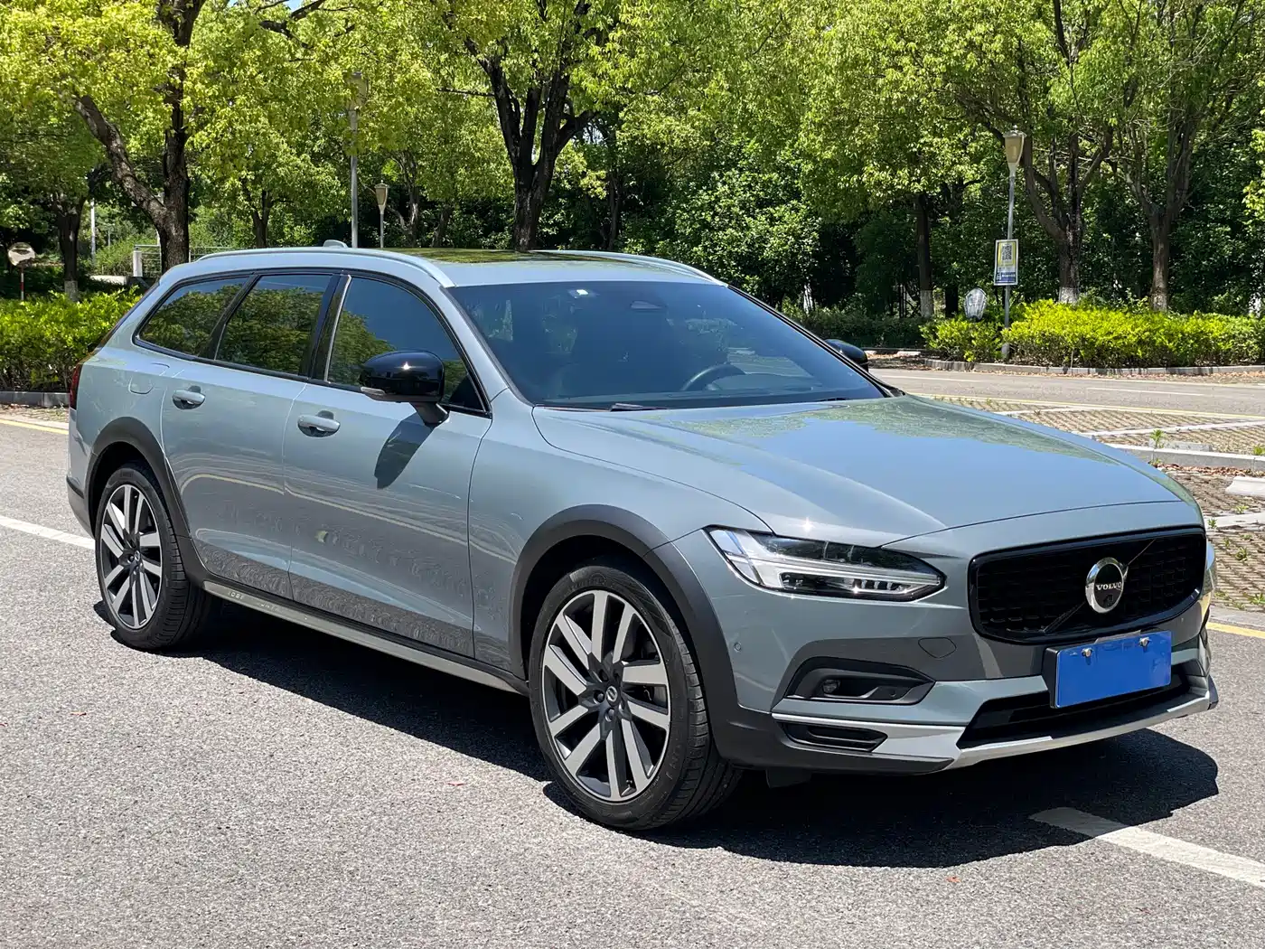 Volvo V90 2022 Cross Country B5 AWD Inscription фото 13