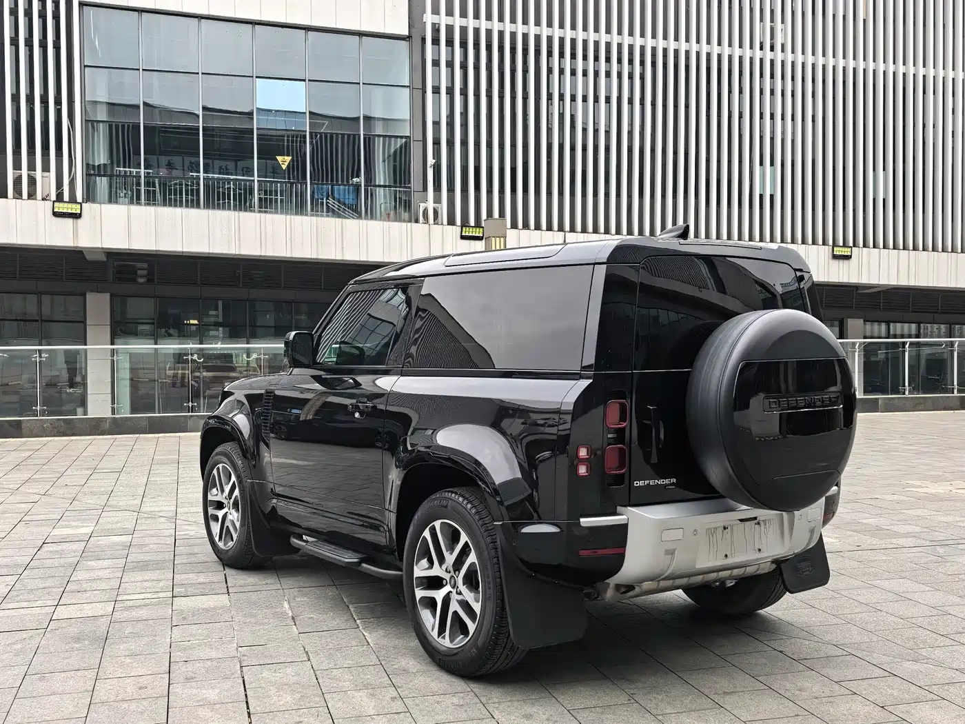 Land Rover Defender 2022 Model 90 3.0T P400 XS фото 7