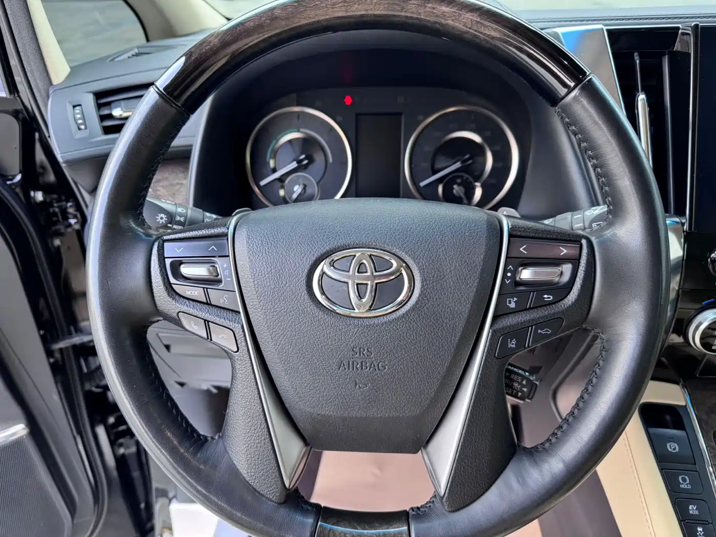 Toyota Alphard 2021 Hybrid 2.5L Premium фото 11