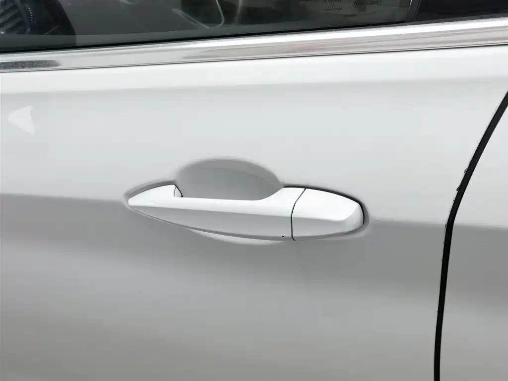 BMW 1 Series 2018 118i Sport Edition фото 18
