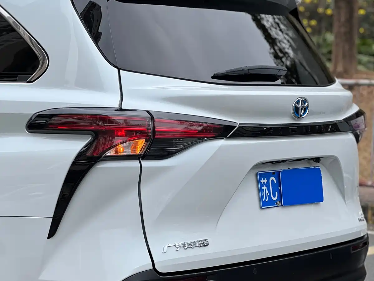 Toyota Sienna 2023 2.5L Hybrid Comfort Edition фото 11