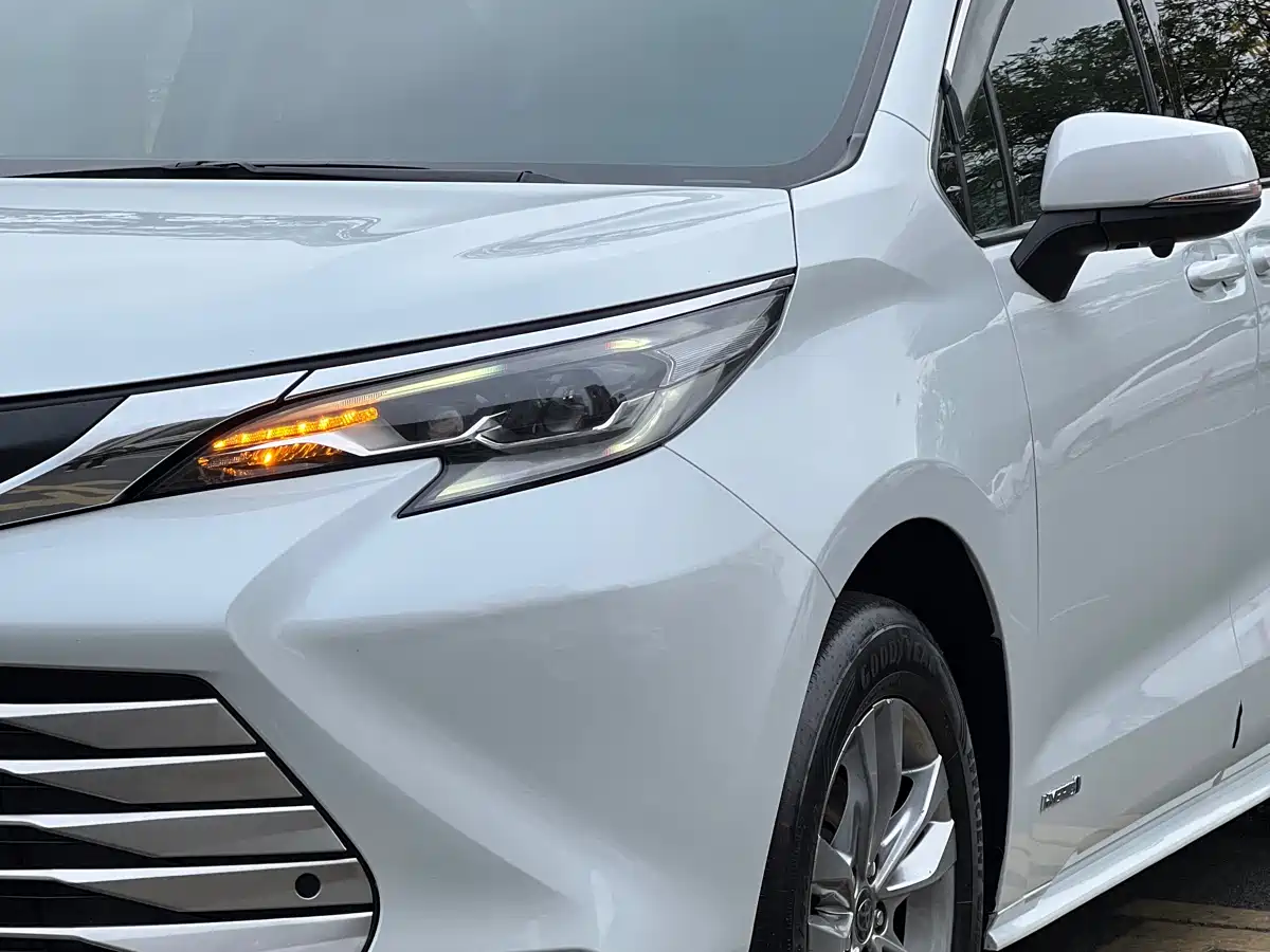 Toyota Sienna 2023 2.5L Hybrid Comfort Edition фото 10