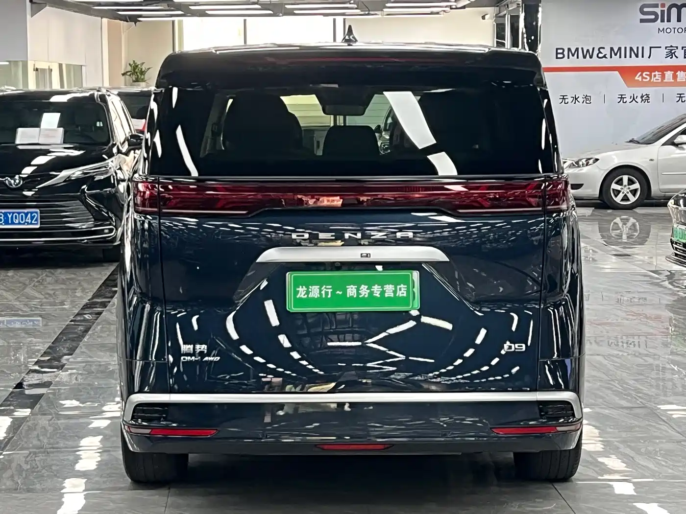 Denza D9 2022 DM-i 970 AWD Flagship фото 5