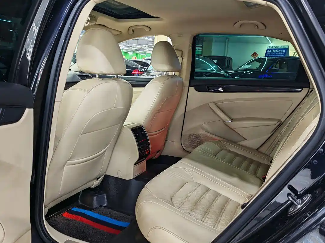 Volkswagen Passat 2014 1.8TSI DSG Executive Edition фото 7
