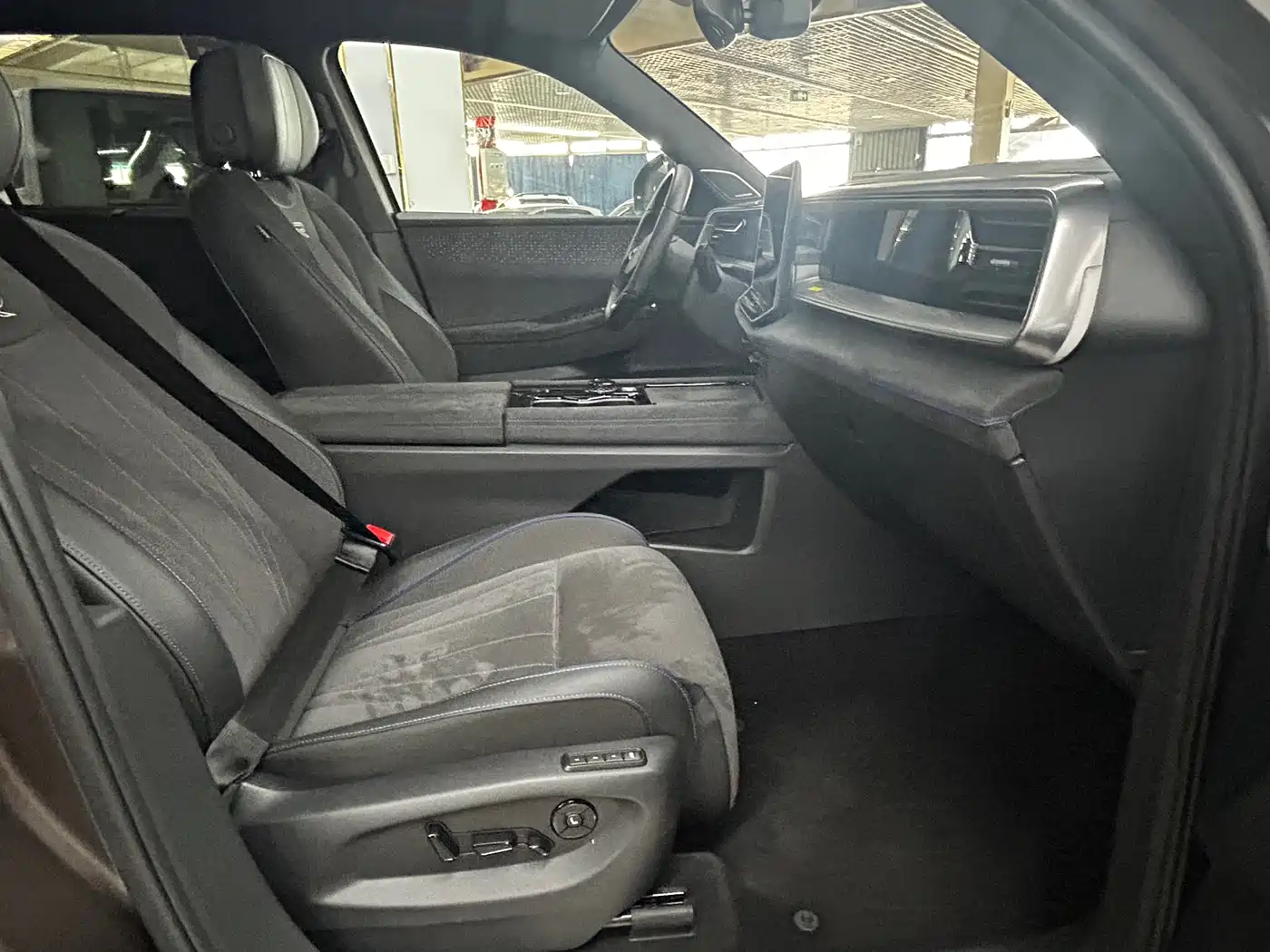 Volkswagen Teramont 2025 Teramont Pro 450TSI 4WD Summit Edition фото 15