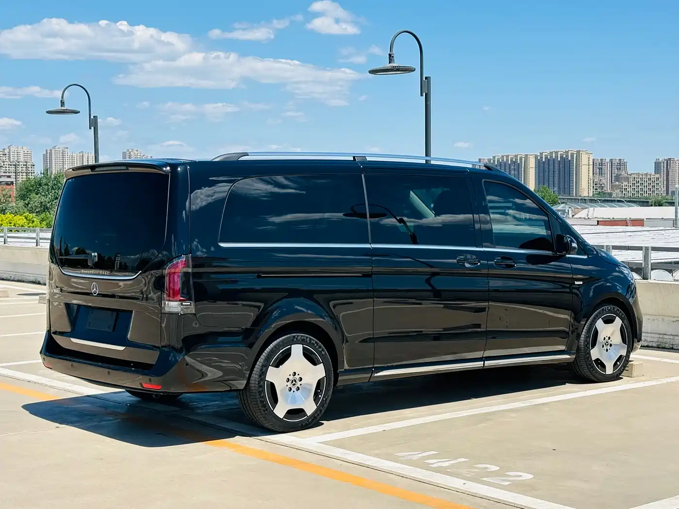 Mercedes-Benz V-Class 2024 V 300 L Long Wheelbase Luxury Edition фото 4