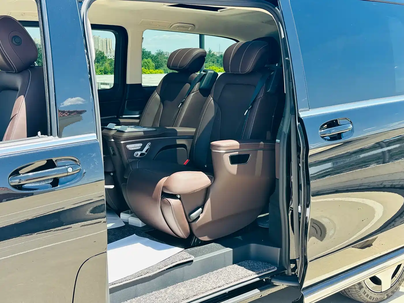 Mercedes-Benz V-Class 2024 V 300 L Long Wheelbase Luxury Edition фото 15